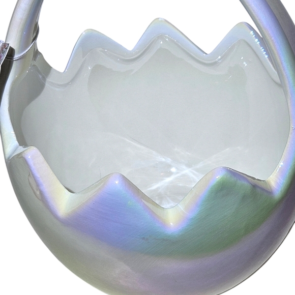 Bullseye's Playground Easter Cracked Egg Basket White Iridescent Ceramic - Picture 3 of 6
